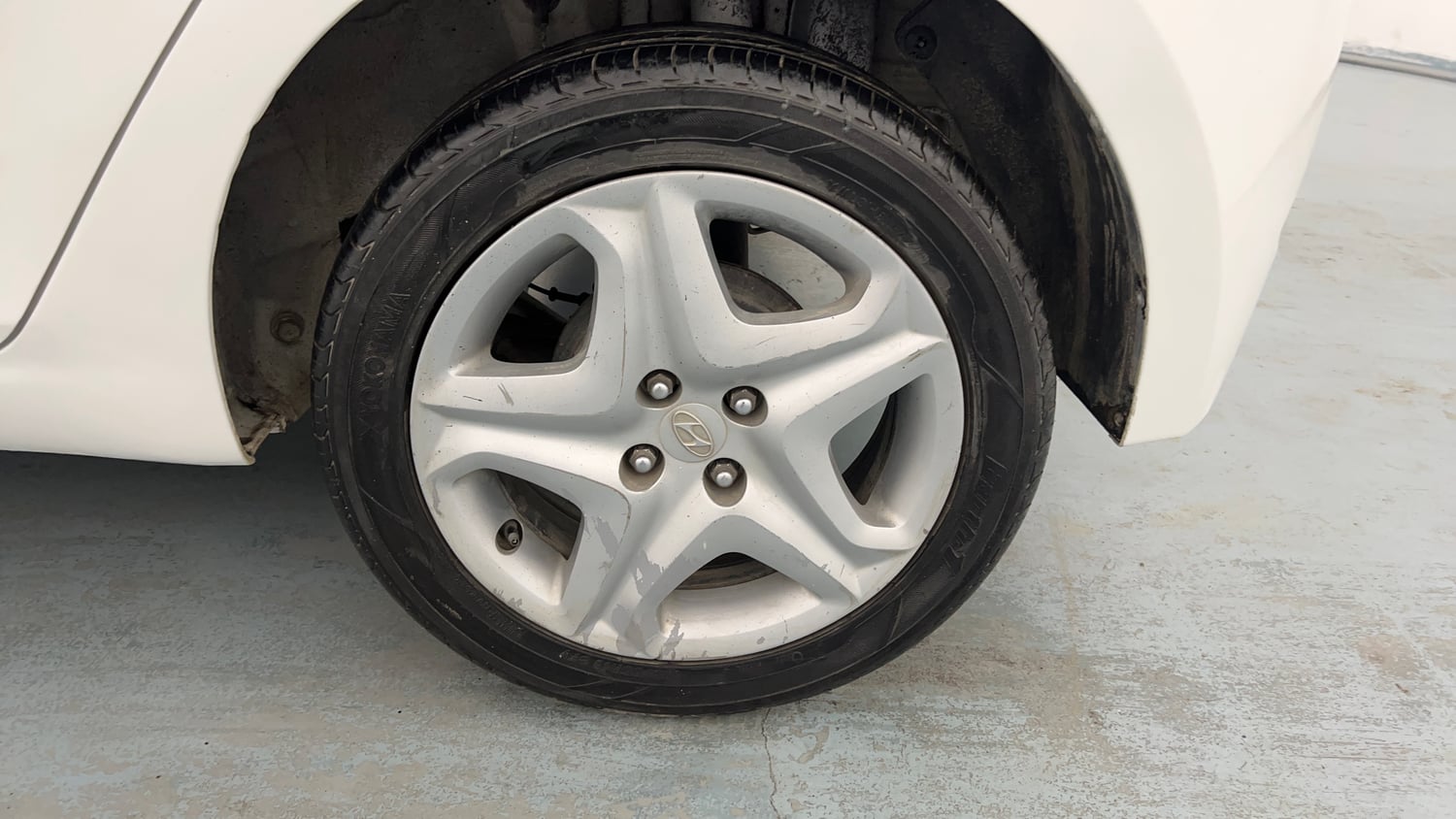 Used 2017 Hyundai Elite i20 Asta 1.2 Petrol Manual tyres LEFT REAR TYRE RIM VIEW