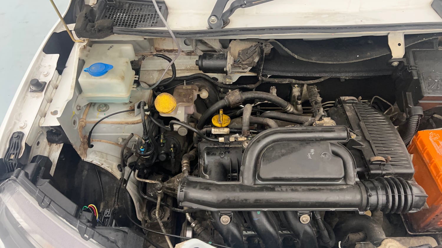 Used 2020 Renault Kwid 1.0 RXT Opt Petrol Manual engine ENGINE RIGHT SIDE VIEW