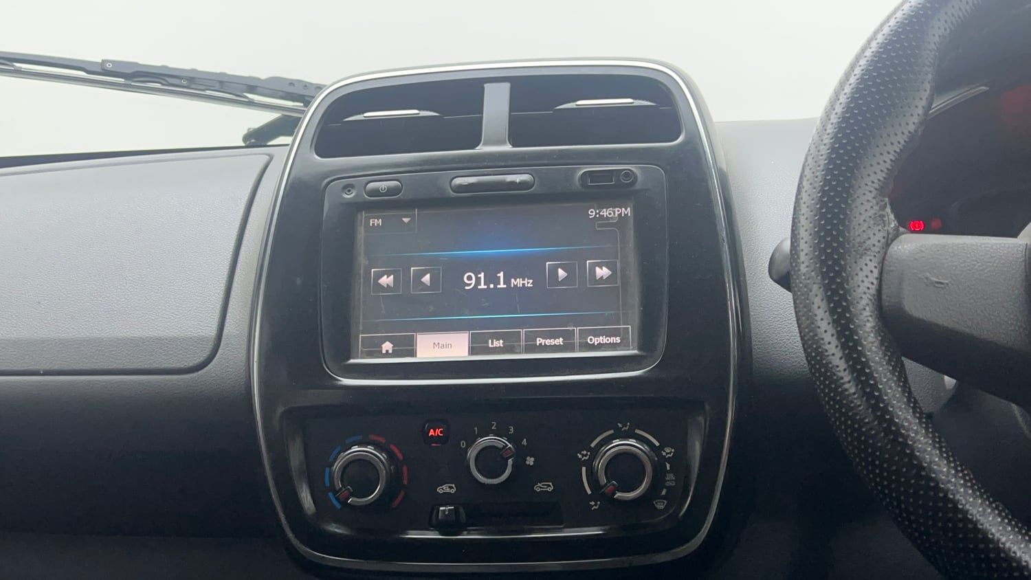 Used 2016 Renault Kwid RXT Petrol Manual interior MUSIC SYSTEM & AC CONTROL VIEW