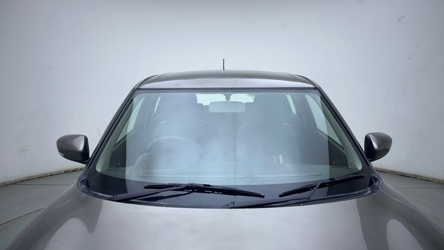 Used 2022 Maruti Suzuki Swift ZXi Petrol Manual exterior FRONT WINDSHIELD VIEW