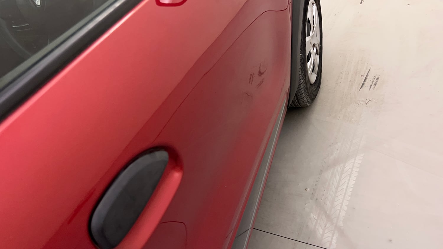 Used 2018 Renault Kwid 1.0 RXT Petrol Manual dents MINOR SCRATCH