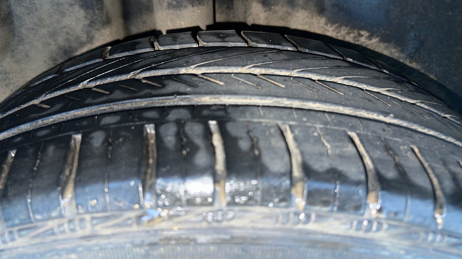 Used 2015 Volkswagen Polo Highline1.2L (P) Petrol Manual tyres RIGHT REAR TYRE TREAD VIEW