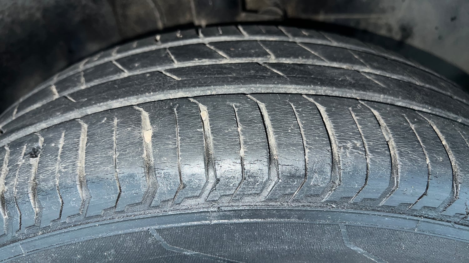 Used 2022 Tata Punch Adventure Rhythm Pack MT Petrol Manual tyres RIGHT FRONT TYRE TREAD VIEW