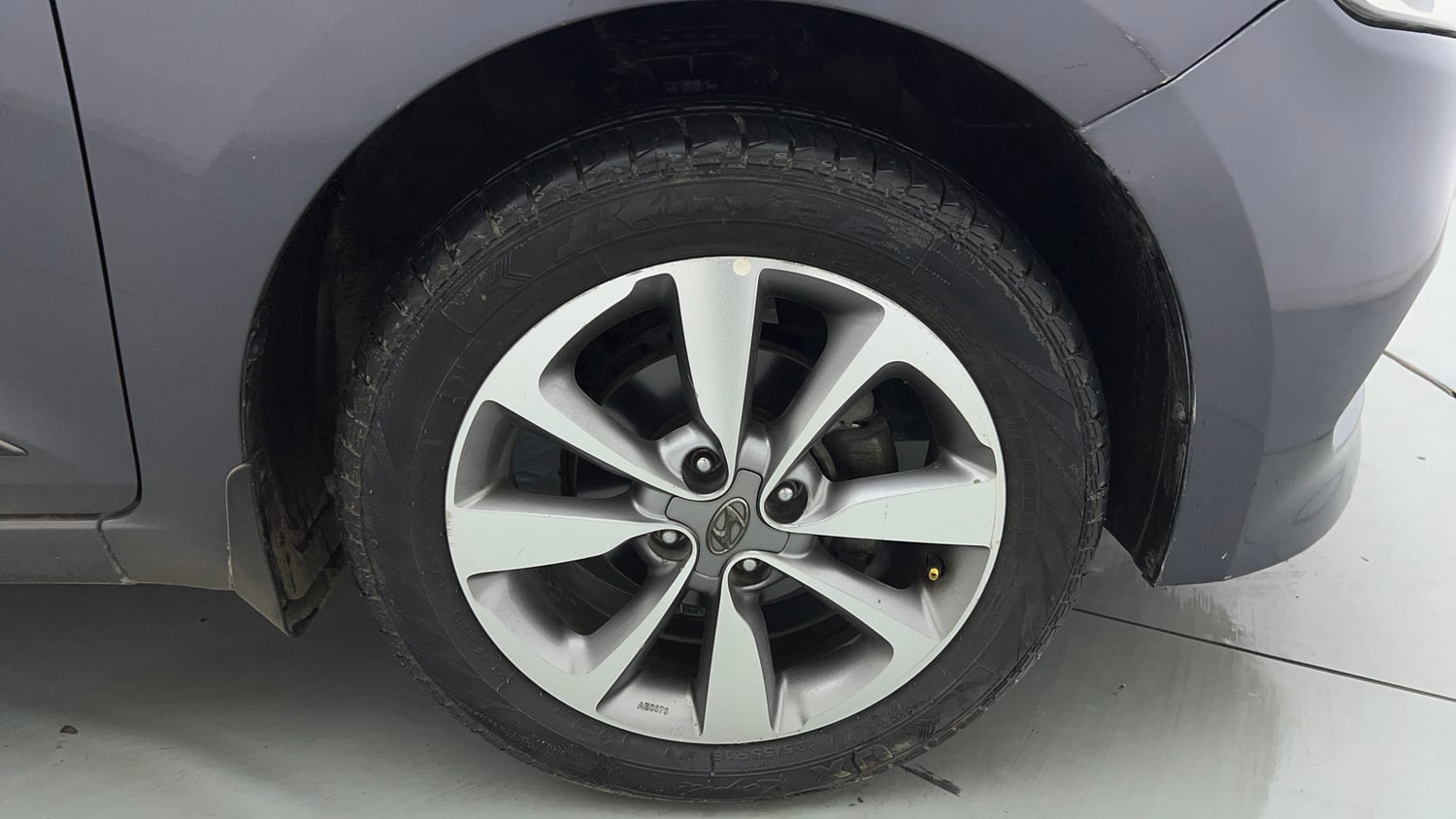 Used 2014 Hyundai Elite i20 Asta 1.2 Petrol Manual tyres RIGHT FRONT TYRE RIM VIEW