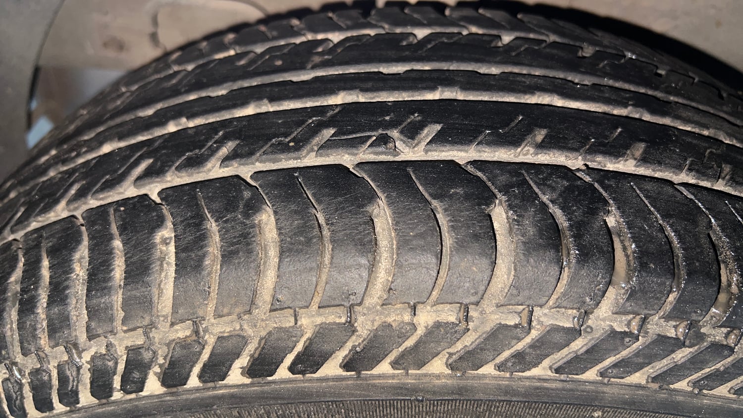 Used 2015 Hyundai Elite i20 Magna 1.2 Petrol Manual tyres RIGHT REAR TYRE TREAD VIEW