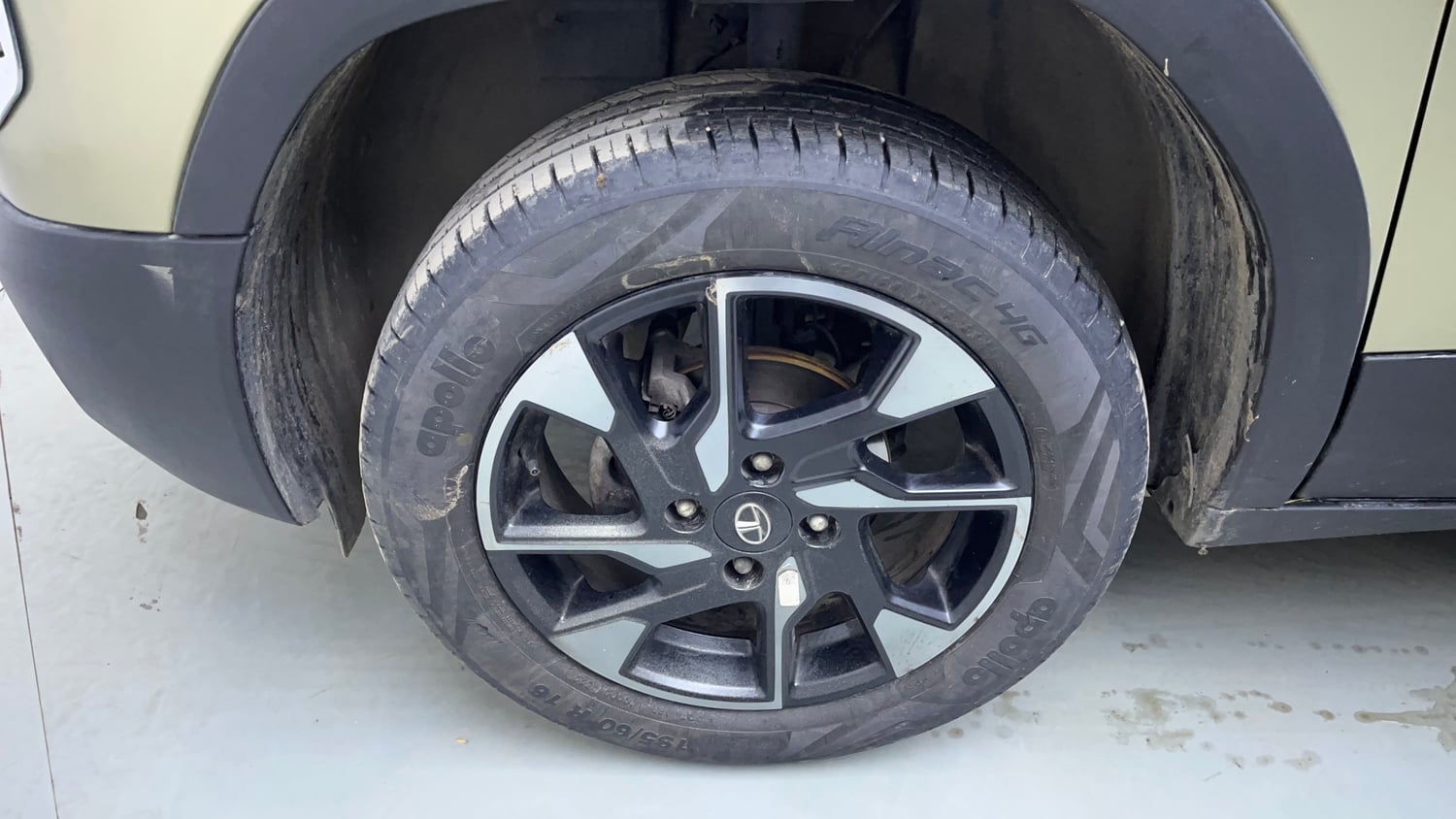Used 2022 Tata Punch Kaziranga Creative AMT Petrol Automatic tyres LEFT FRONT TYRE RIM VIEW