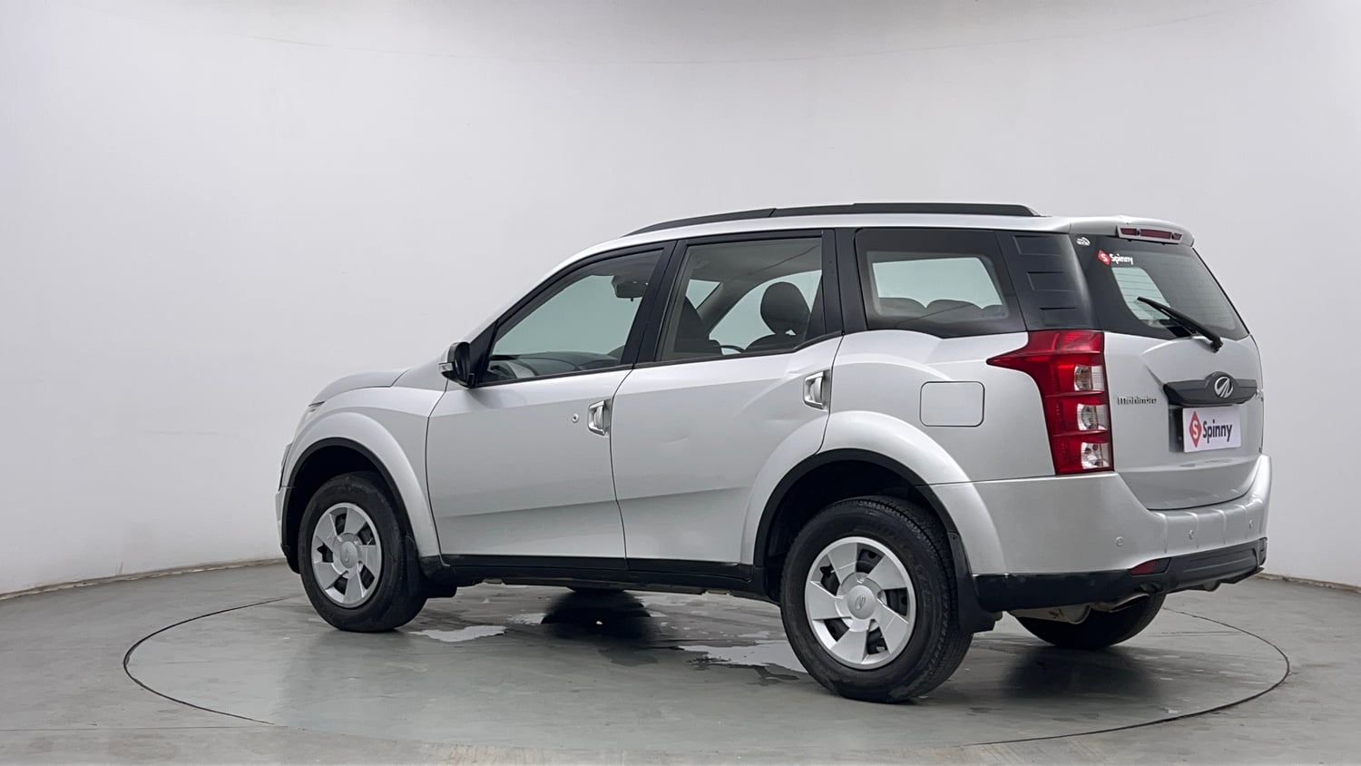 Used 2015 Mahindra XUV500 W6 Diesel Manual exterior LEFT REAR CORNER VIEW
