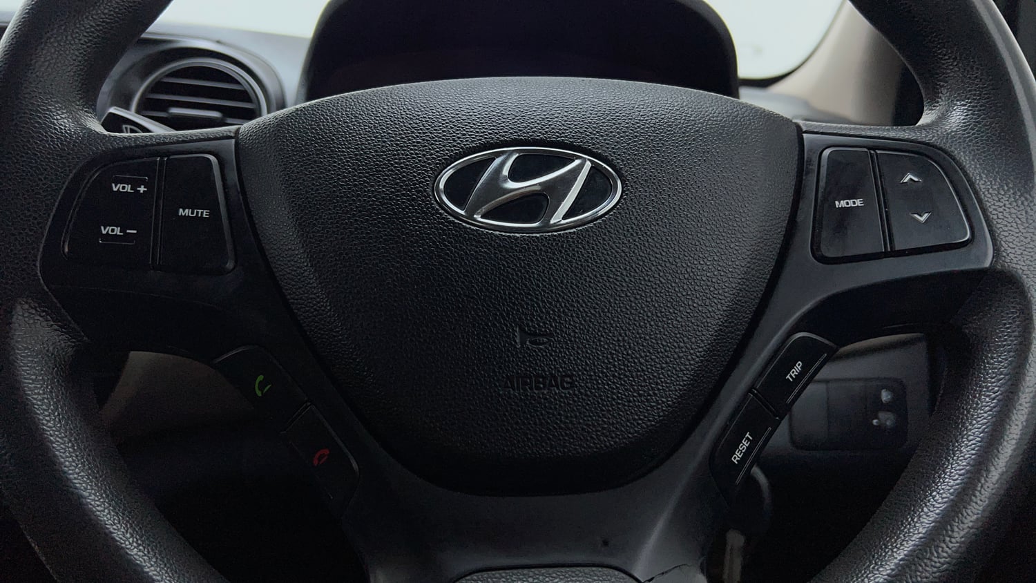 Used 2016 Hyundai Grand i10 Sportz 1.2 Kappa VTVT Petrol Manual top_features Steering mounted controls
