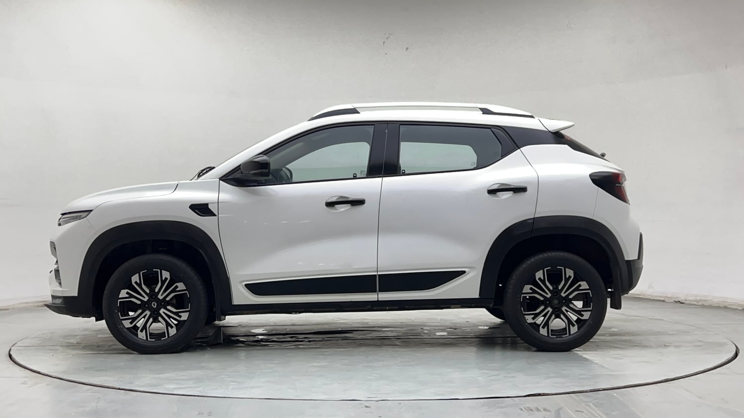 Used 2022 Renault Kiger RXT (O) Turbo CVT Petrol Automatic exterior LEFT SIDE VIEW