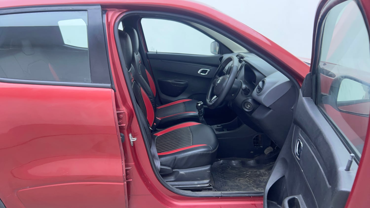 Used 2019 Renault Kwid RXT Opt Petrol Manual interior RIGHT SIDE FRONT DOOR CABIN VIEW