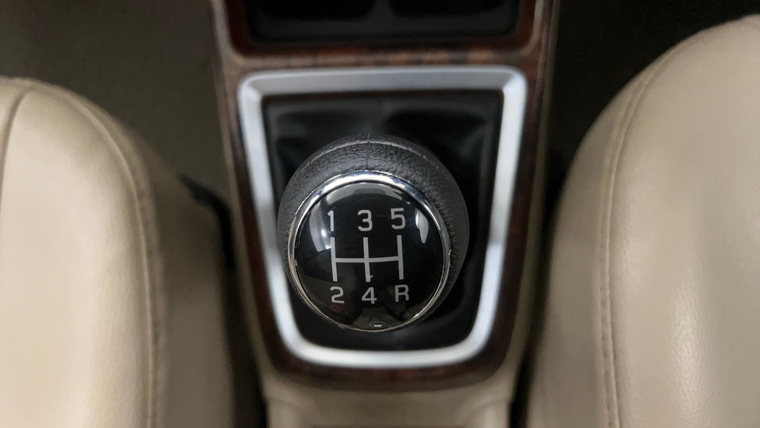 Used 2019 Maruti Suzuki Dzire VXi Petrol Manual interior GEAR  KNOB VIEW