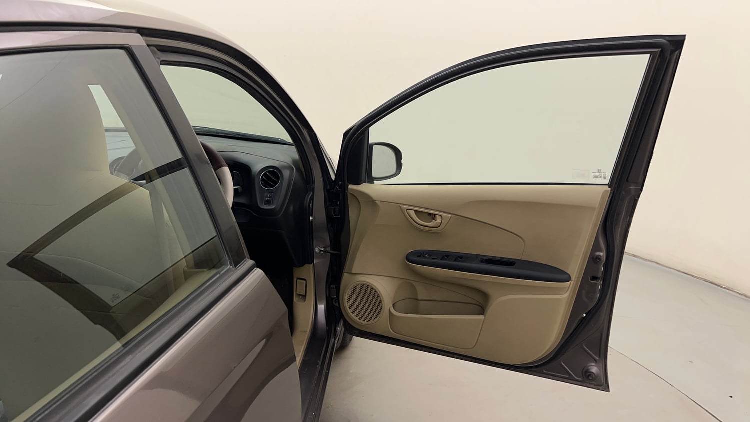 Used 2015 Honda Amaze 1.2 SX i-VTEC Petrol Manual interior RIGHT FRONT DOOR OPEN VIEW