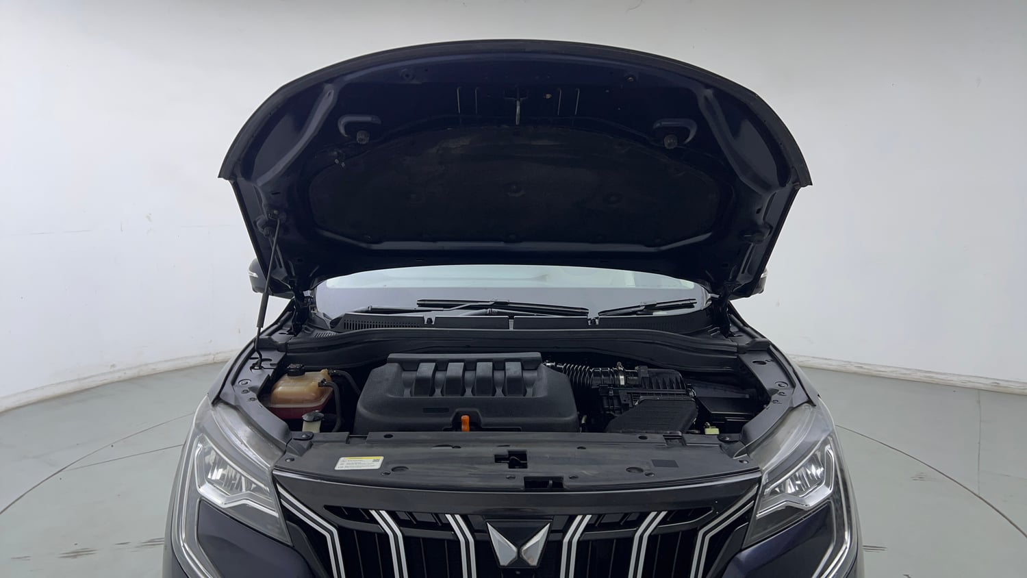 Used 2022 Mahindra XUV700 AX 7 Petrol AT Luxury Pack 7 STR Petrol Automatic engine ENGINE & BONNET OPEN FRONT VIEW