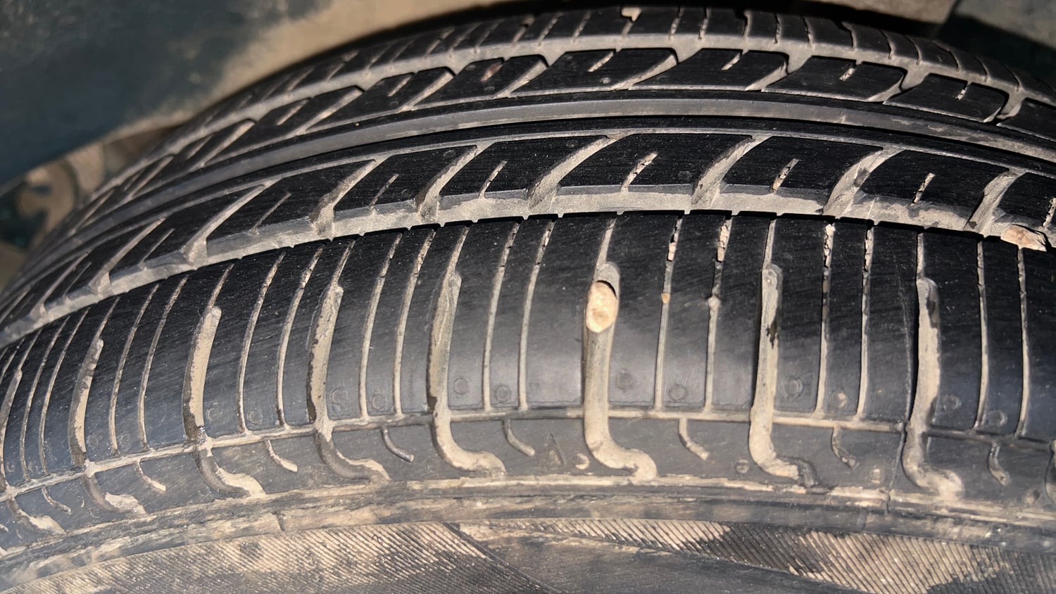 Used 2022 Renault Kwid RXT 1.0 AMT Petrol Automatic tyres LEFT REAR TYRE TREAD VIEW