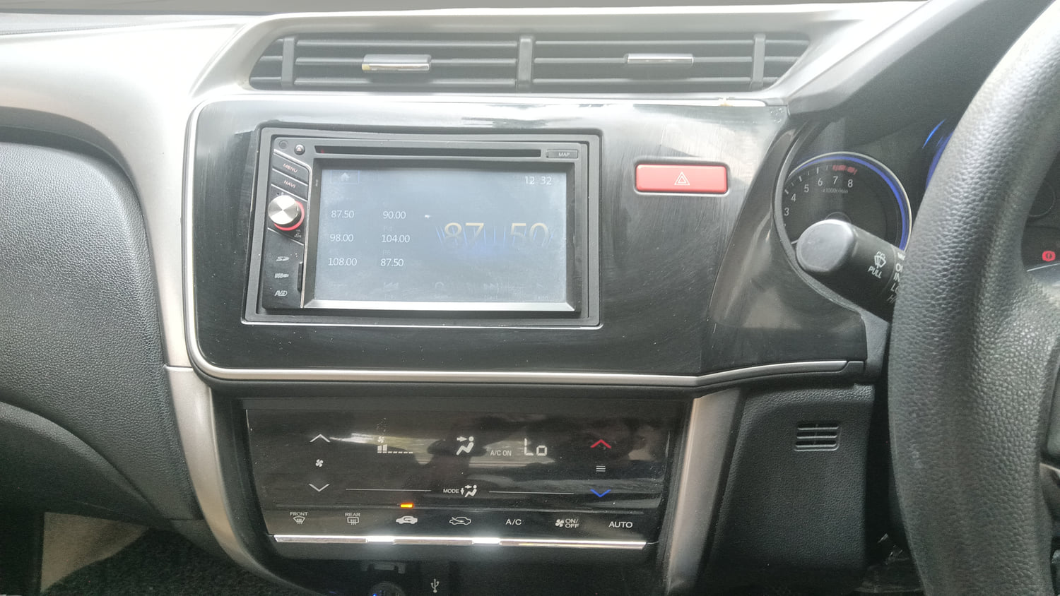 Used 2015 Honda City SV Petrol Manual interior MUSIC SYSTEM & AC CONTROL VIEW