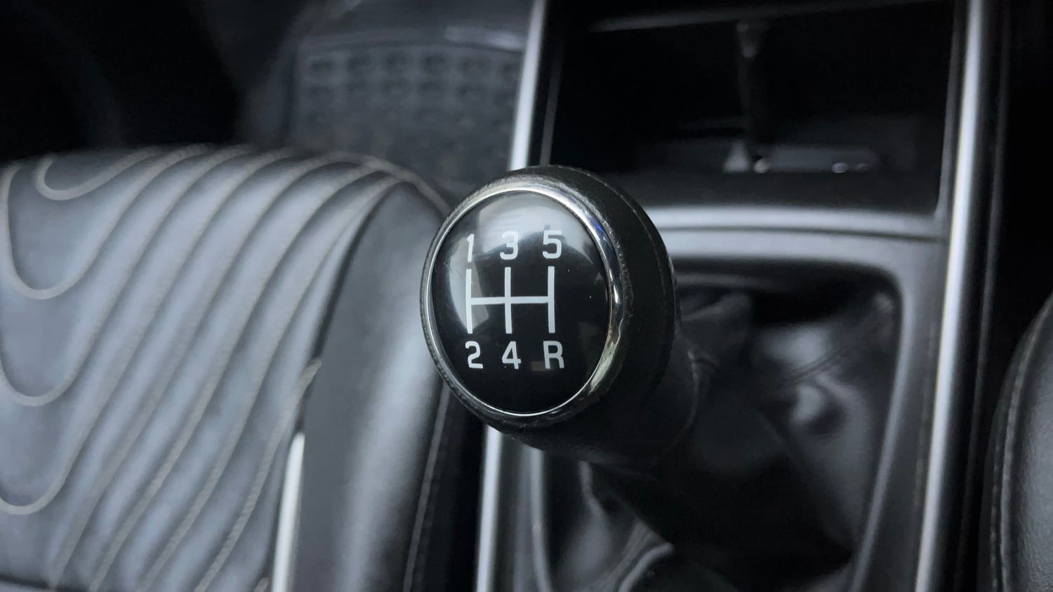 Used 2022 Maruti Suzuki Baleno Zeta Petrol Manual interior GEAR  KNOB VIEW