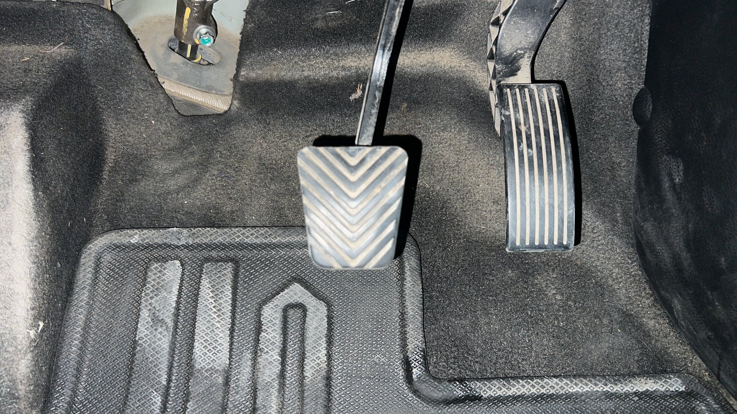 Used 2020 Kia Sonet HTX 1.0 iMT Petrol Manual interior PEDALS VIEW