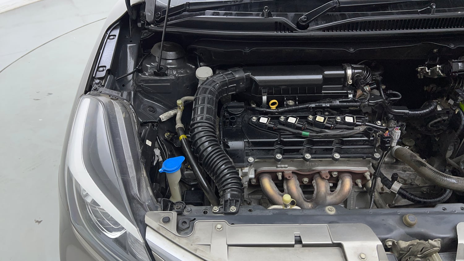Used 2020 Maruti Suzuki Baleno Zeta Petrol Manual engine ENGINE RIGHT SIDE VIEW
