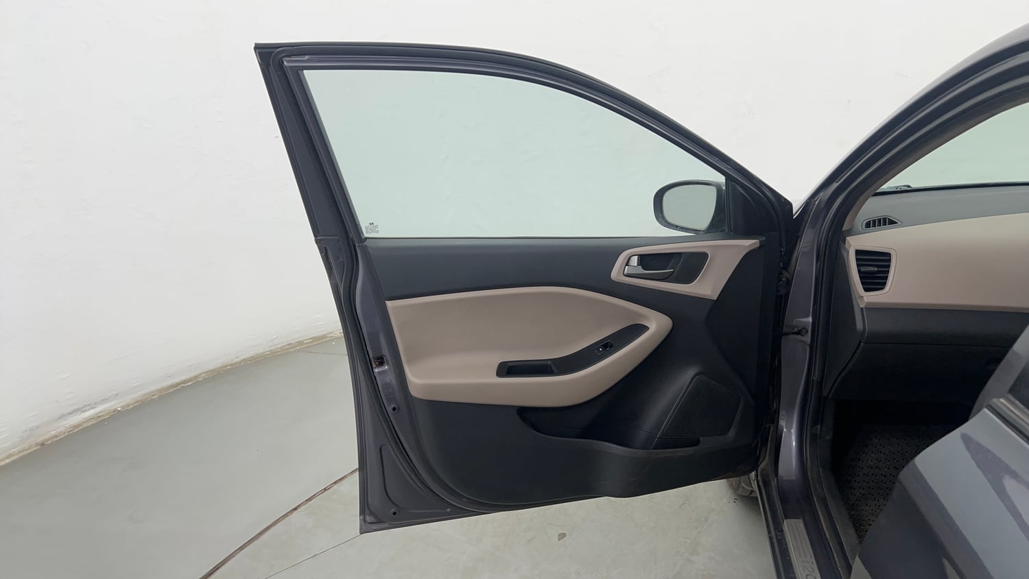 Used 2014 Hyundai Elite i20 Sportz 1.2 Petrol Manual interior LEFT FRONT DOOR OPEN VIEW
