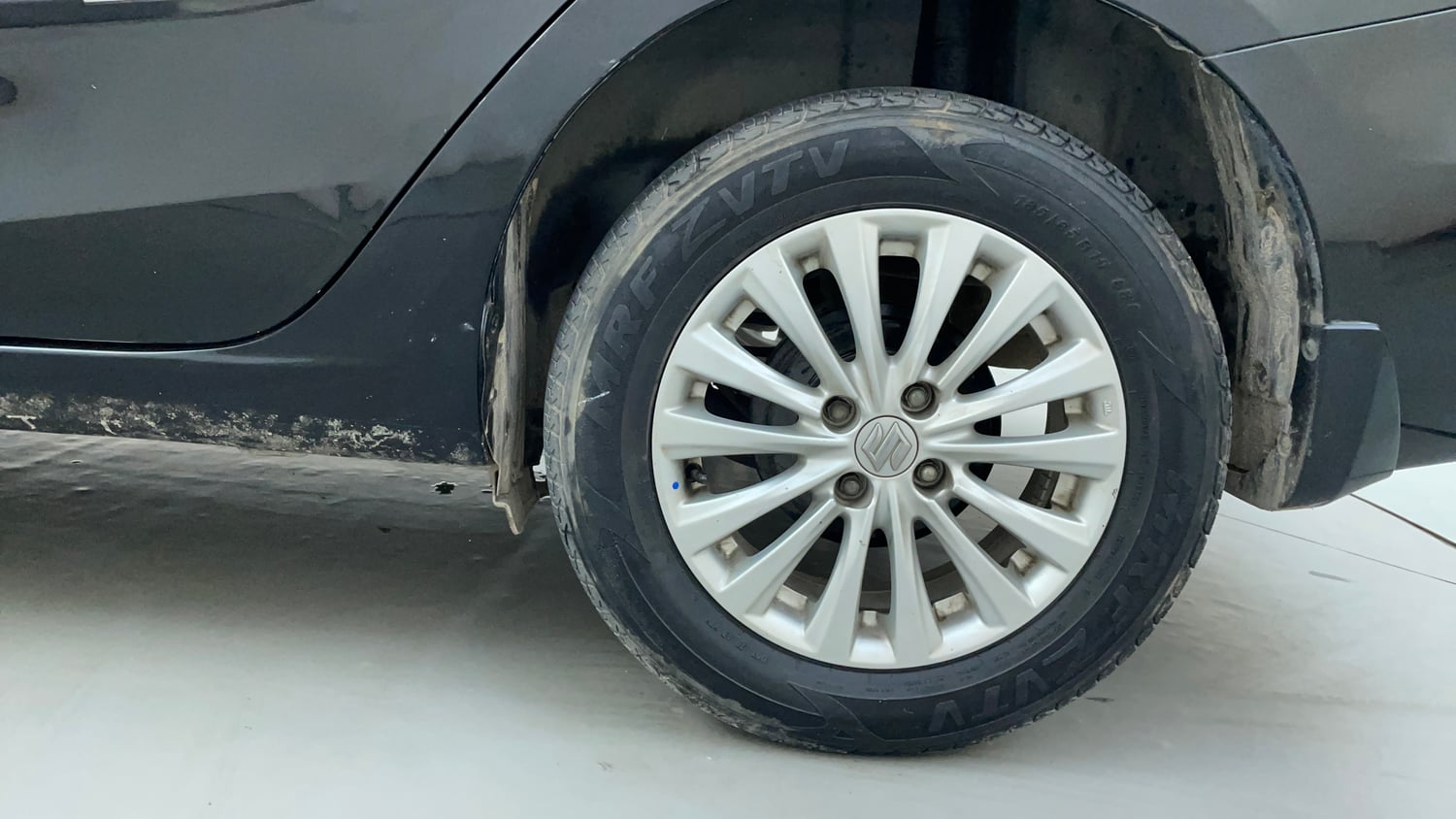 Used 2017 Maruti Suzuki Ciaz Zeta 1.4 AT Petrol Automatic tyres LEFT REAR TYRE RIM VIEW