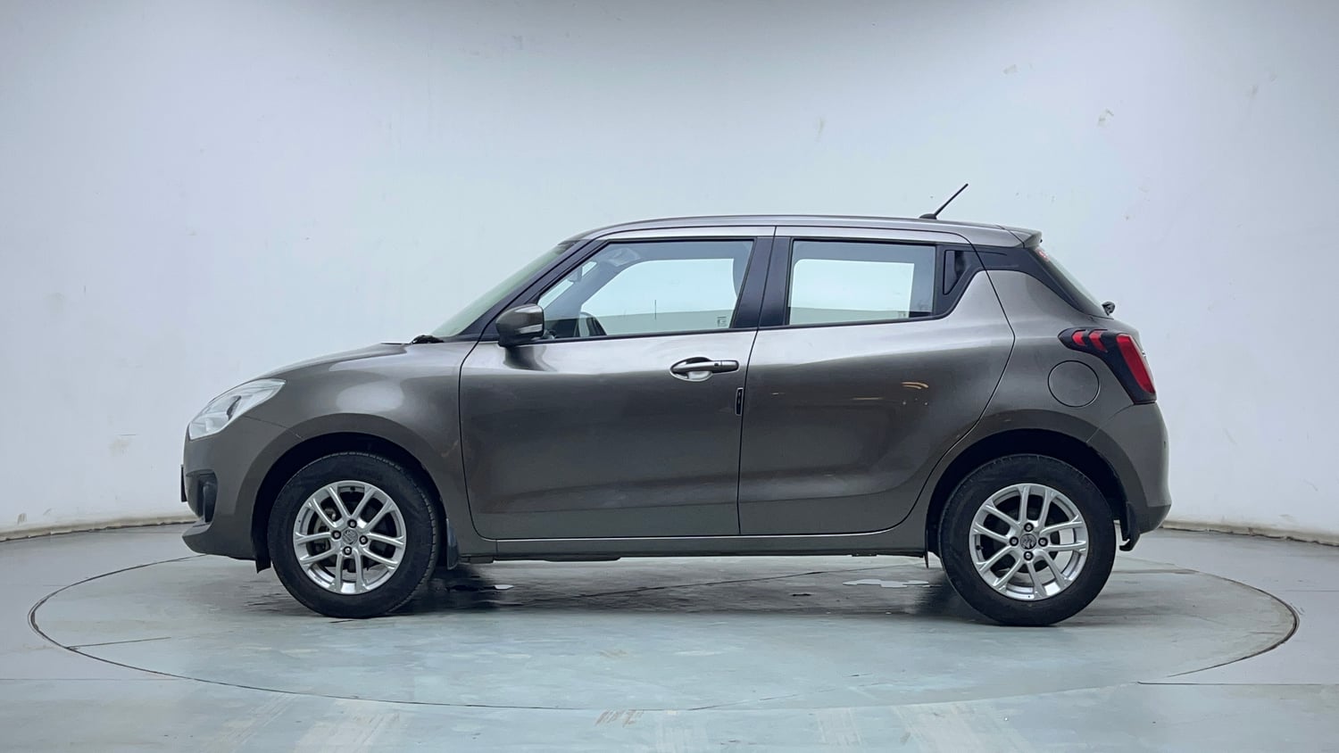 Used 2022 Maruti Suzuki Swift ZXi Petrol Manual exterior LEFT SIDE VIEW