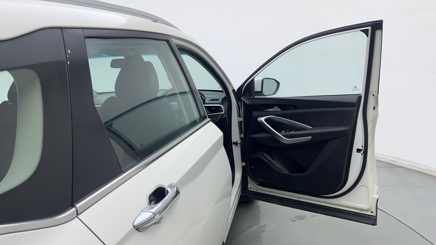 Used 2019 MG Motors Hector Sharp Hybrid 1.5 Petrol Hybrid Manual interior RIGHT FRONT DOOR OPEN VIEW