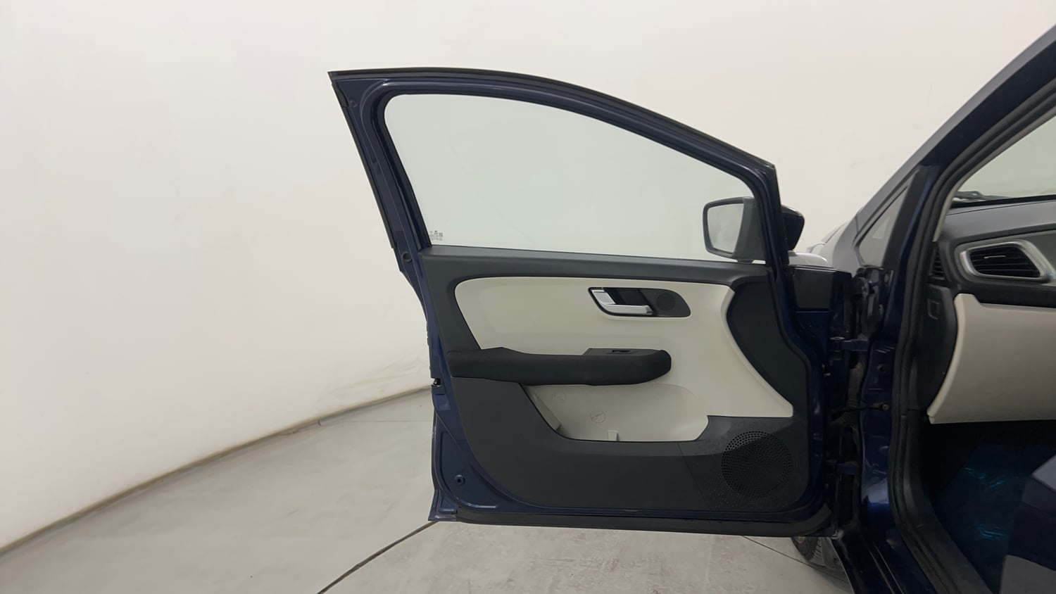 Used 2023 Tata Altroz XZA Petrol Petrol Automatic interior LEFT FRONT DOOR OPEN VIEW