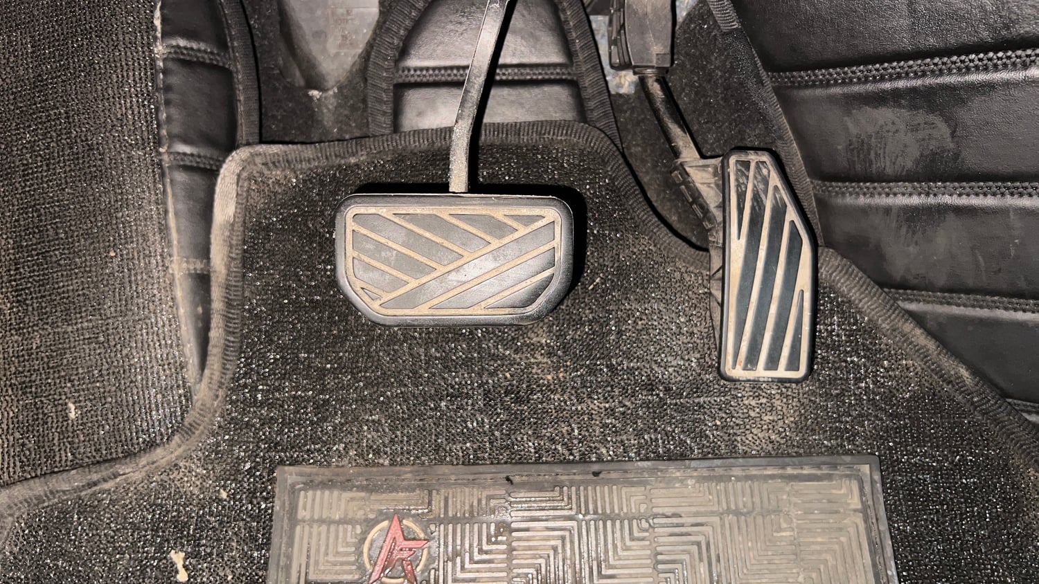 Used 2022 Toyota Glanza V AMT Petrol Automatic interior PEDALS VIEW