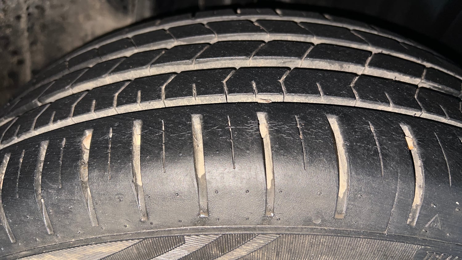 Used 2022 Toyota Glanza V AMT Petrol Automatic tyres RIGHT REAR TYRE TREAD VIEW