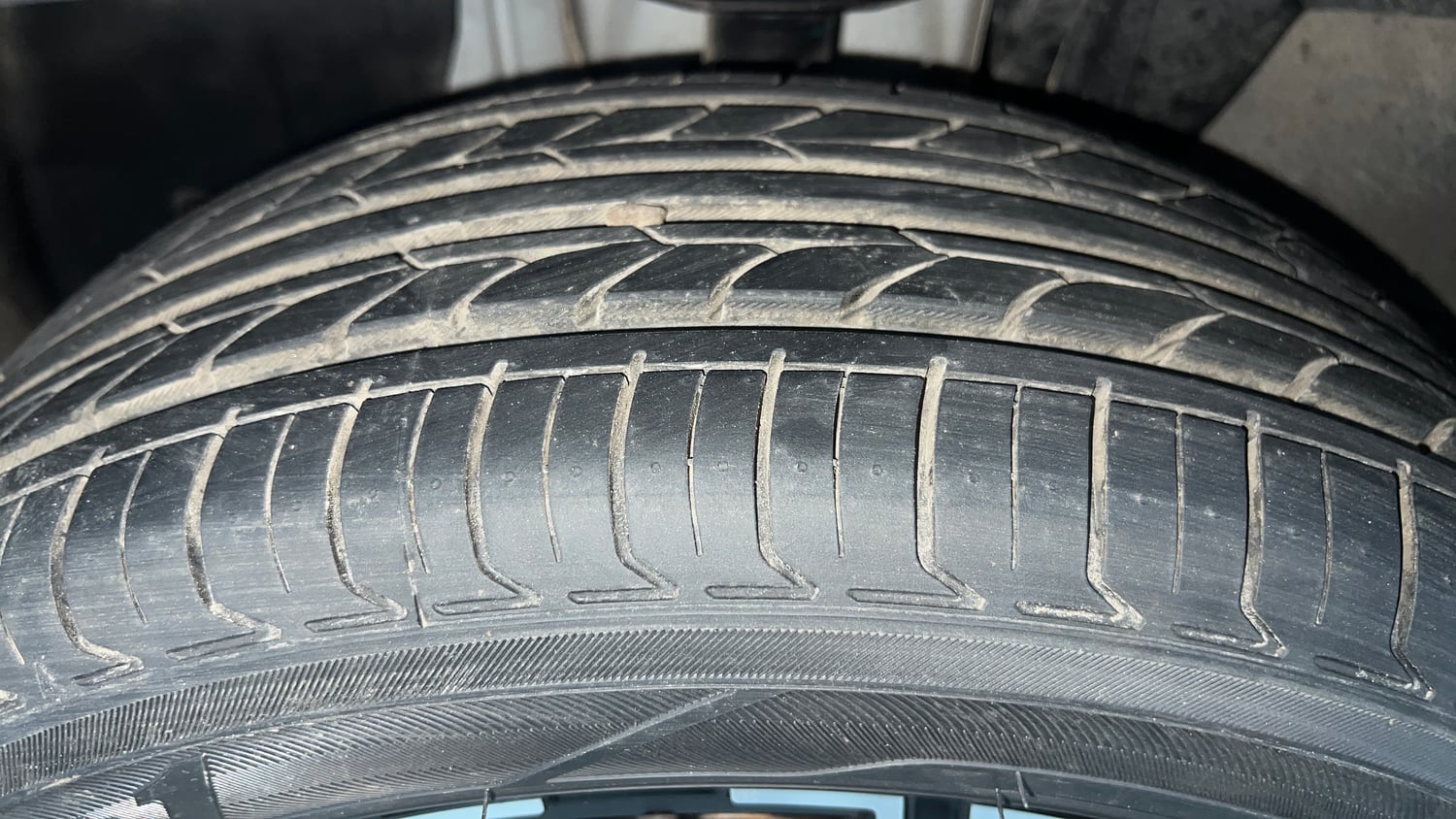 Used 2022 Renault Kiger RXT (O) Turbo CVT Petrol Automatic tyres LEFT FRONT TYRE TREAD VIEW