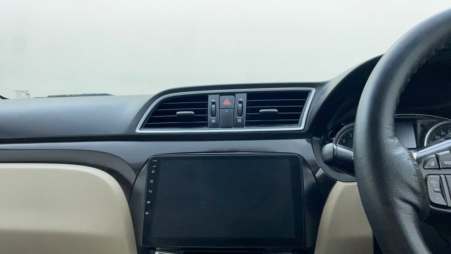Used 2017 Maruti Suzuki Ciaz Zeta 1.4 AT Petrol Automatic top_features Integrated (in-dash) music system