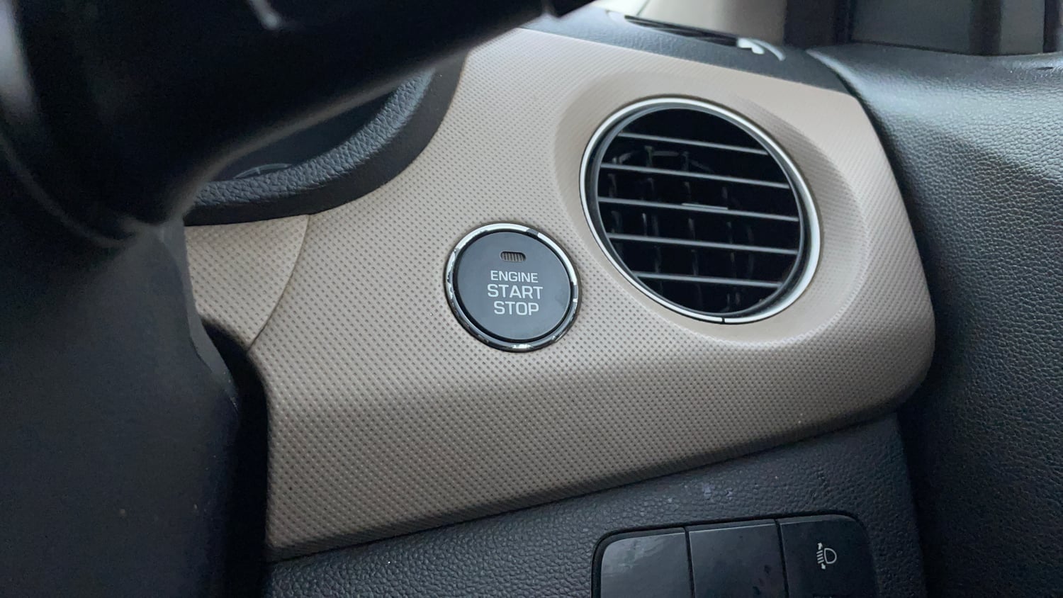 Used 2016 Hyundai Grand i10 Asta AT 1.2 Kappa VTVT Petrol Automatic top_features Keyless start