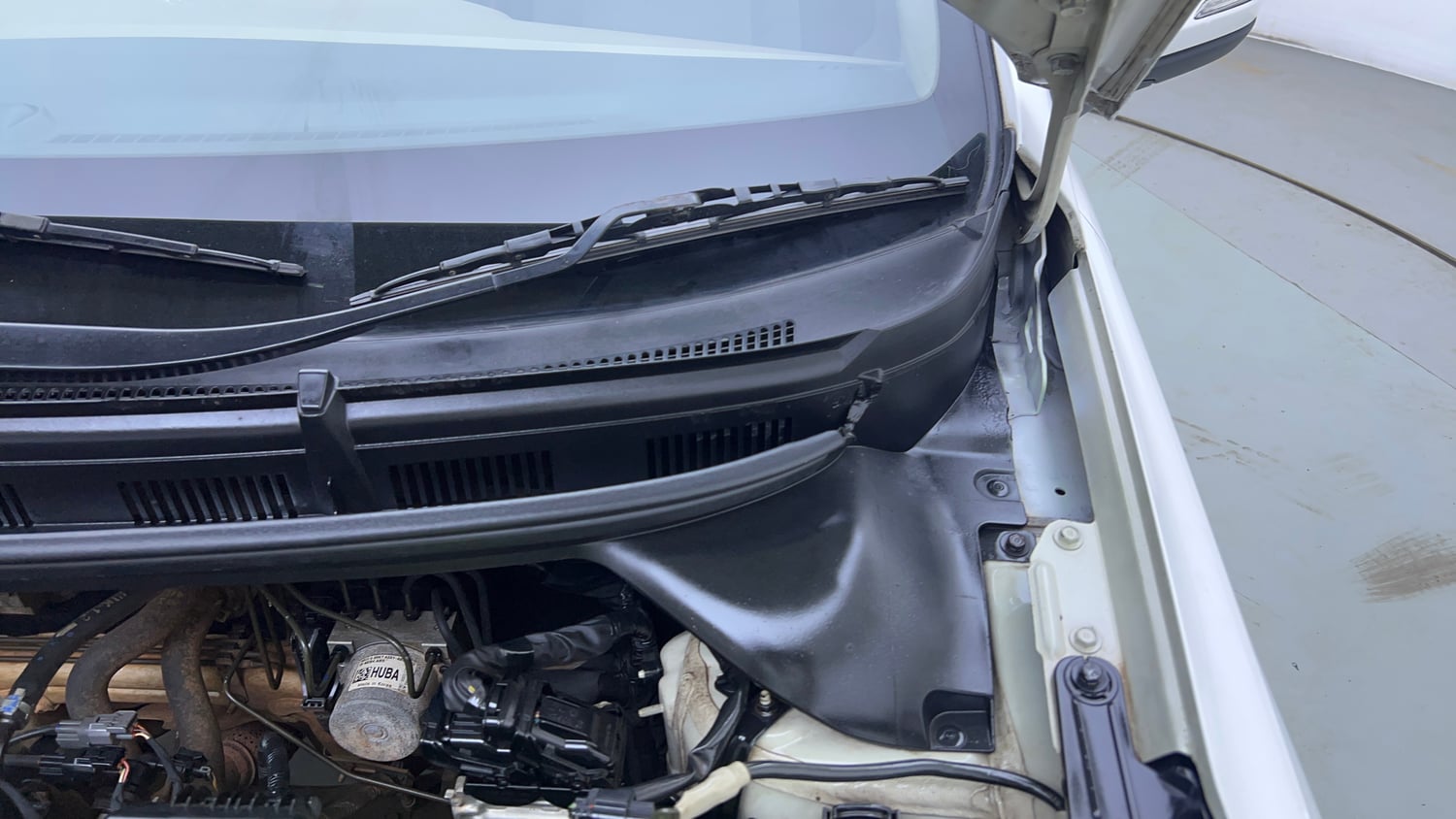 Used 2018 Hyundai Elite i20 Asta 1.2 (O) Petrol Manual engine ENGINE LEFT SIDE HINGE & APRON VIEW