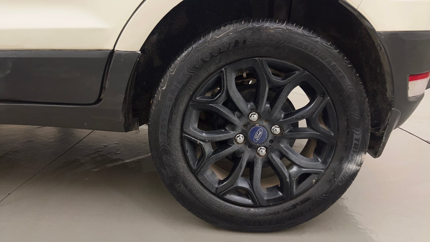 Used 2016 Ford EcoSport Titanium 1.5L TDCi Diesel Manual tyres LEFT REAR TYRE RIM VIEW