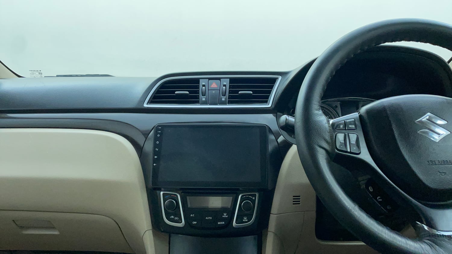 Used 2017 Maruti Suzuki Ciaz Zeta 1.4 AT Petrol Automatic interior MUSIC SYSTEM & AC CONTROL VIEW