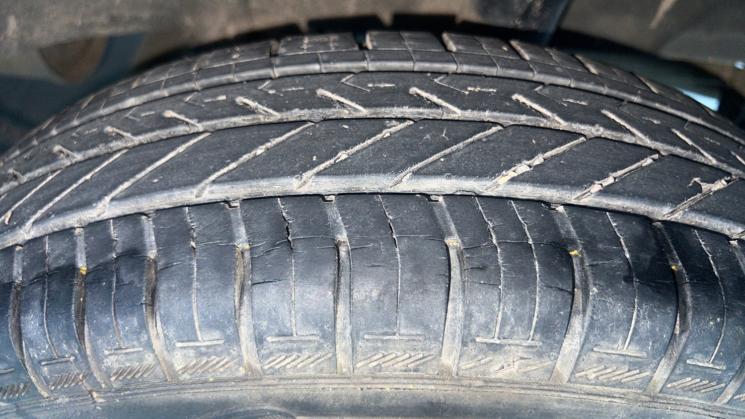 Used 2017 Renault Kwid CLIMBER 1.0 Petrol Manual tyres LEFT REAR TYRE TREAD VIEW
