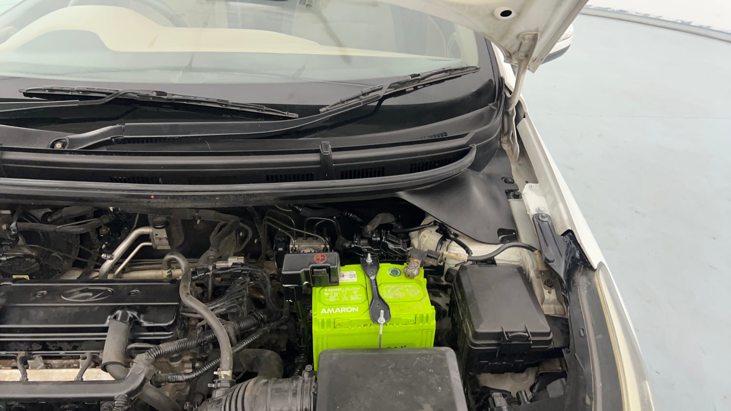 Used 2017 Hyundai Elite i20 Asta 1.2 Petrol Manual engine ENGINE LEFT SIDE HINGE & APRON VIEW