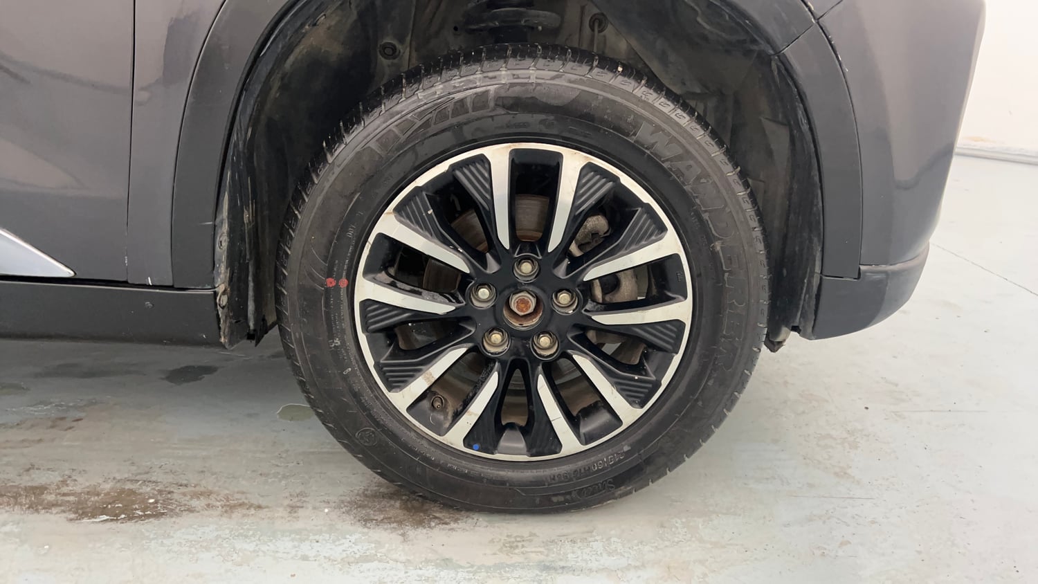 Used 2021 maruti-suzuki Vitara Brezza ZXi Plus Petrol Manual tyres RIGHT FRONT TYRE RIM VIEW