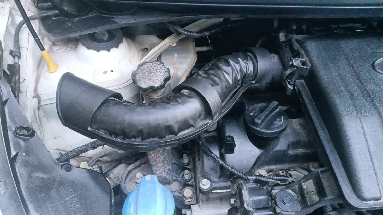 Used 2016 Hyundai Grand i10 Sportz 1.2 Kappa VTVT Petrol Manual engine ENGINE RIGHT SIDE HINGE & APRON VIEW