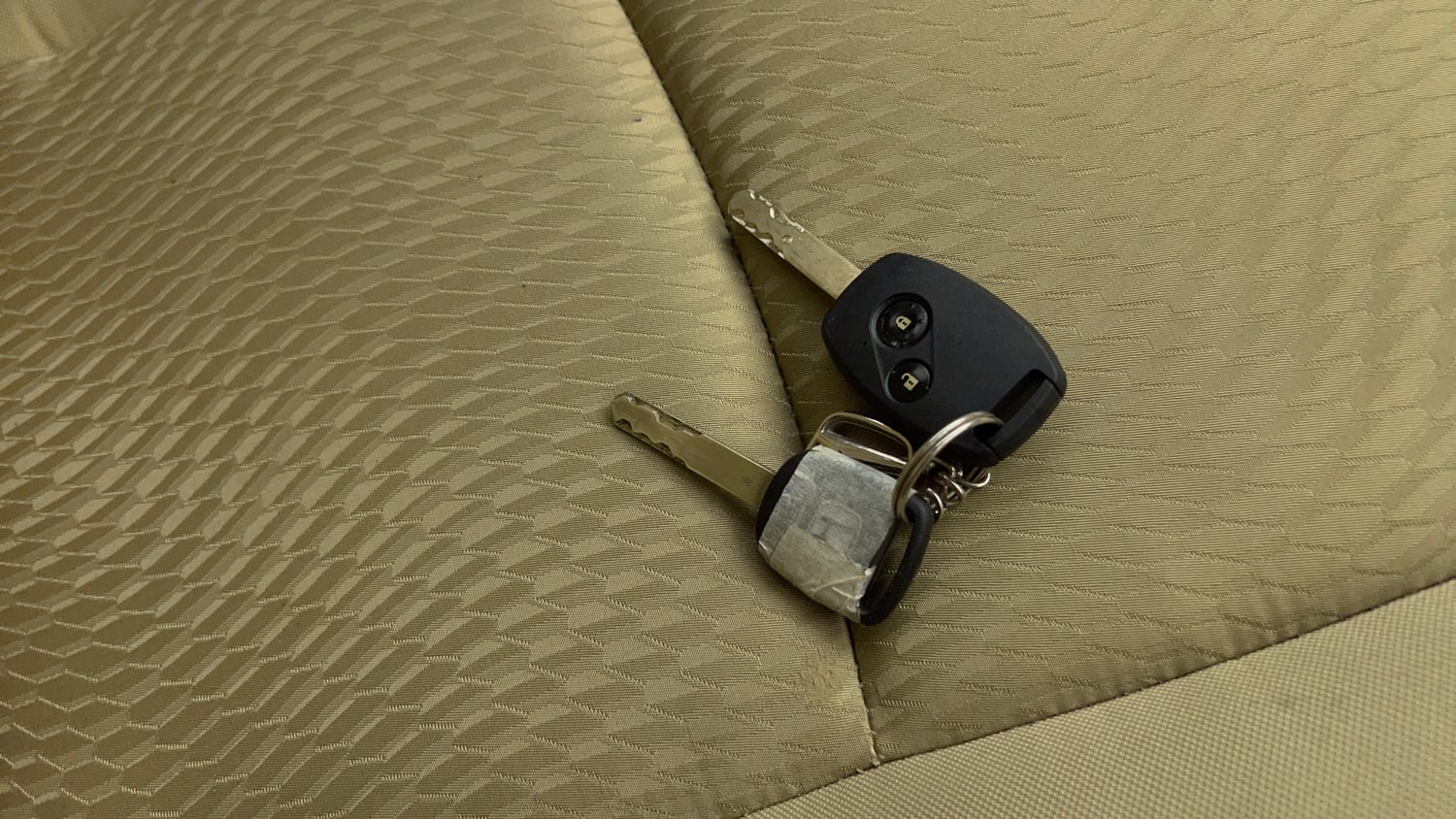 Used 2015 Honda Amaze 1.2 SX i-VTEC Petrol Manual extra CAR KEY VIEW