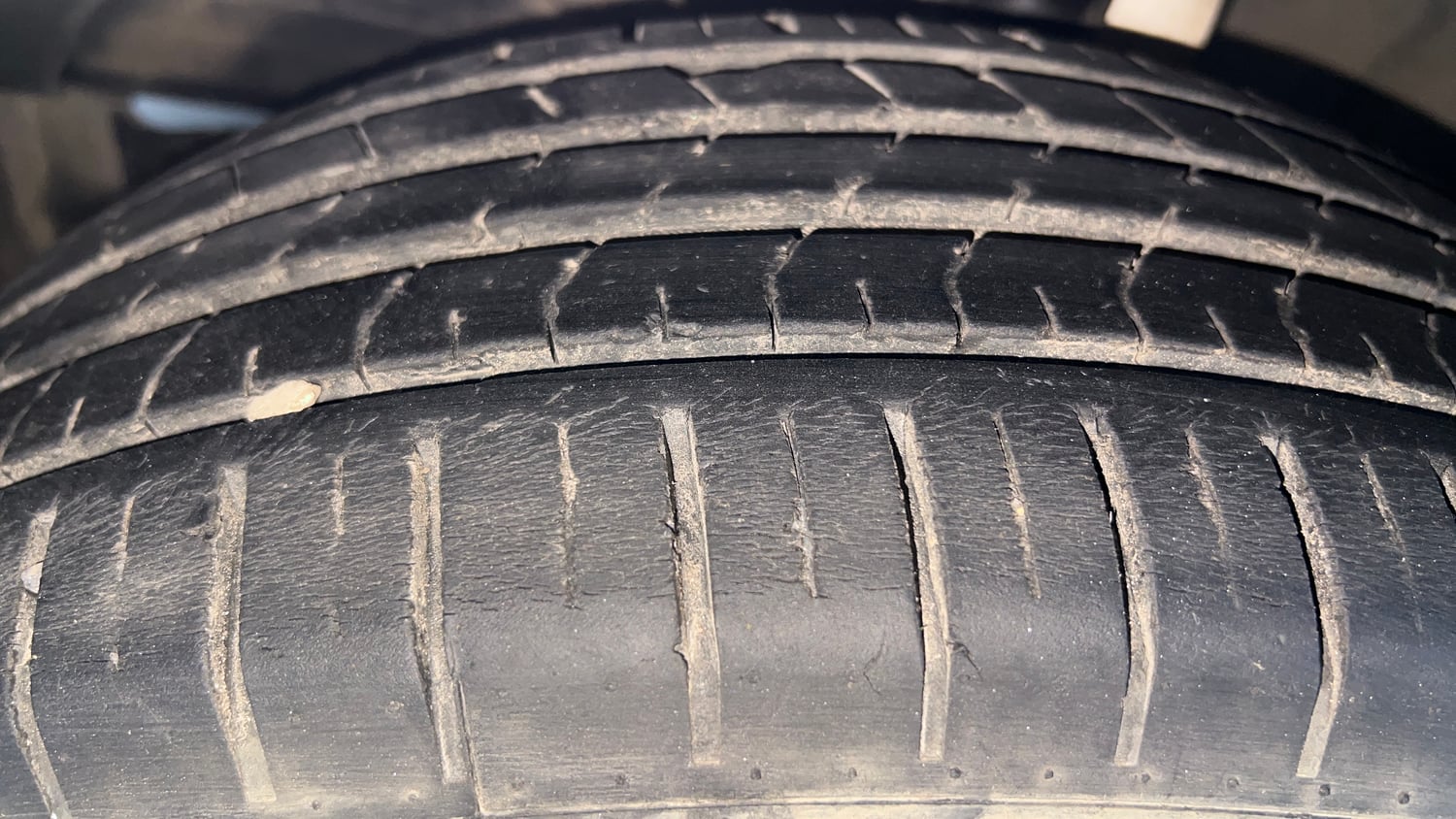 Used 2022 Toyota Glanza V AMT Petrol Automatic tyres LEFT FRONT TYRE TREAD VIEW