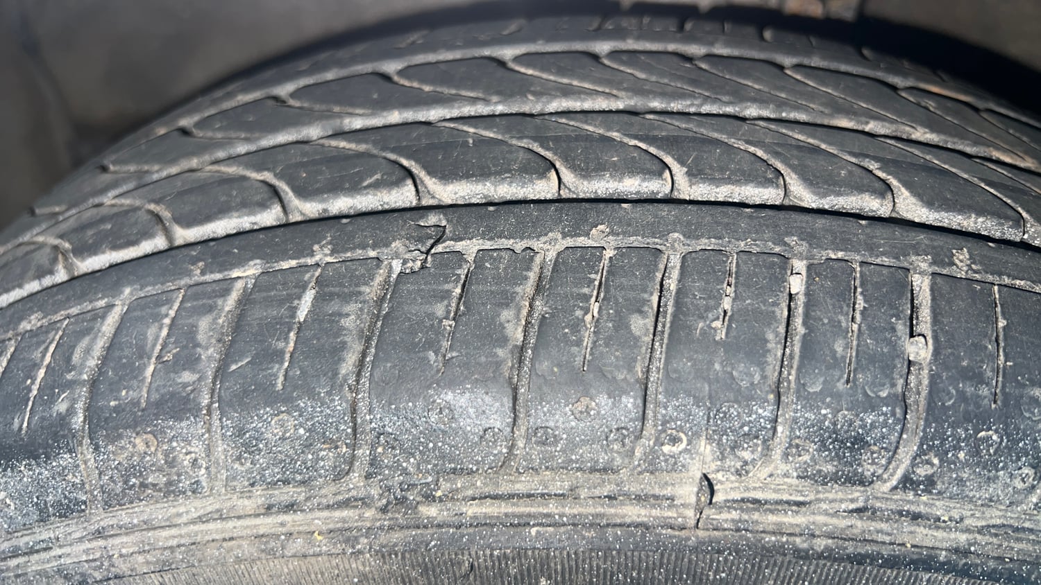 Used 2016 Maruti Suzuki Celerio VXi AMT Petrol Automatic tyres LEFT FRONT TYRE TREAD VIEW