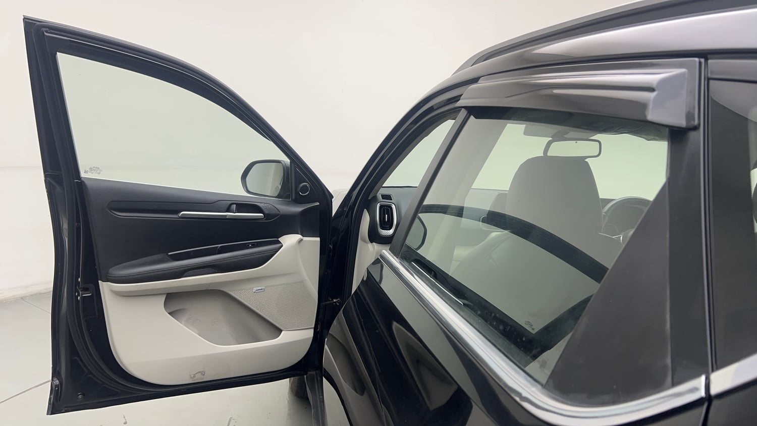 Used 2022 Kia Sonet HTX Plus 1.5 Diesel Manual interior LEFT FRONT DOOR OPEN VIEW