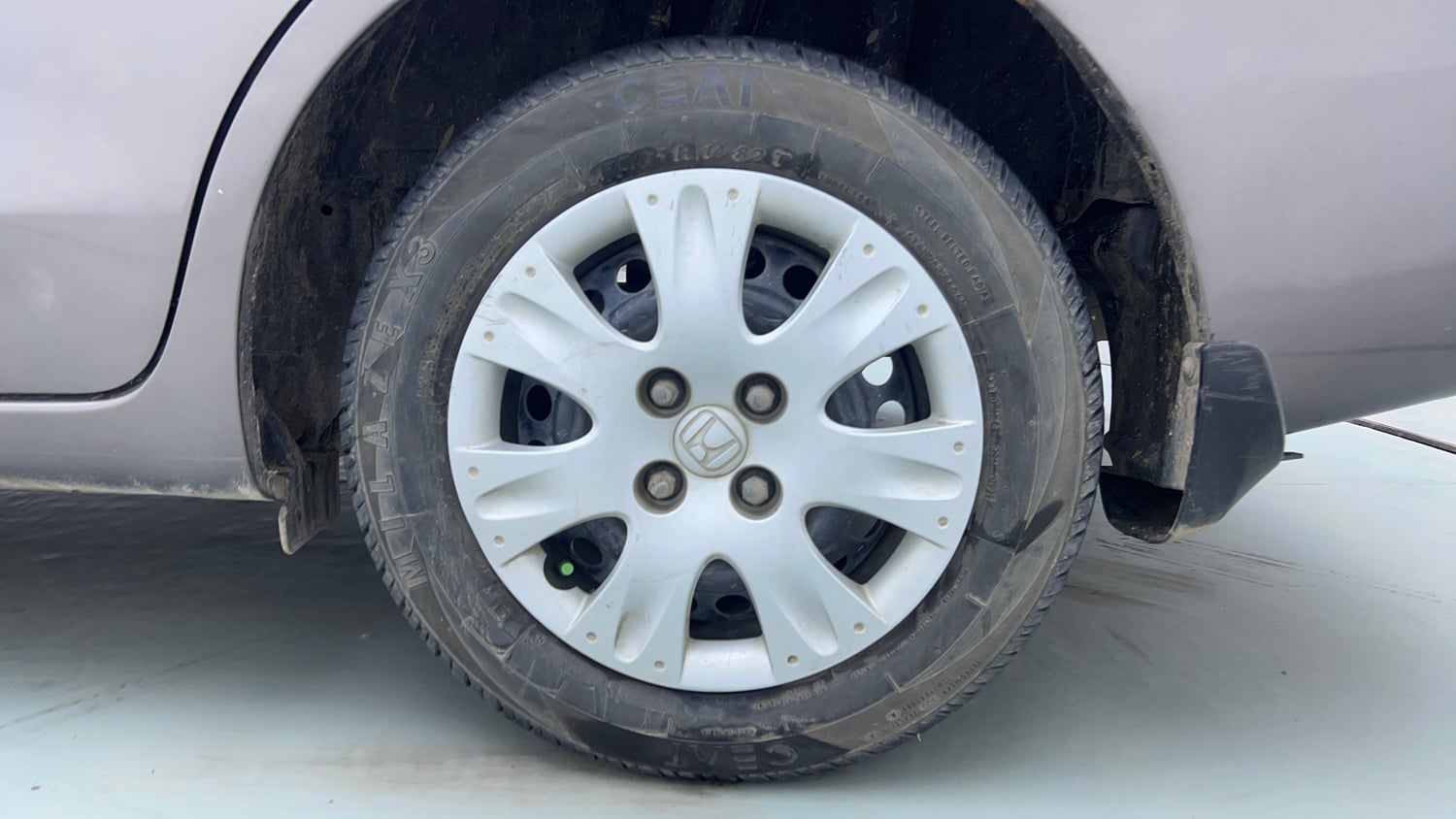 Used 2015 Honda Amaze 1.2 S i-VTEC Petrol Manual tyres LEFT REAR TYRE RIM VIEW