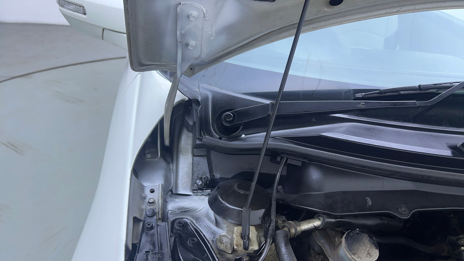 Used 2016 Maruti Suzuki Swift Dzire ZXI Petrol Manual engine ENGINE RIGHT SIDE HINGE & APRON VIEW