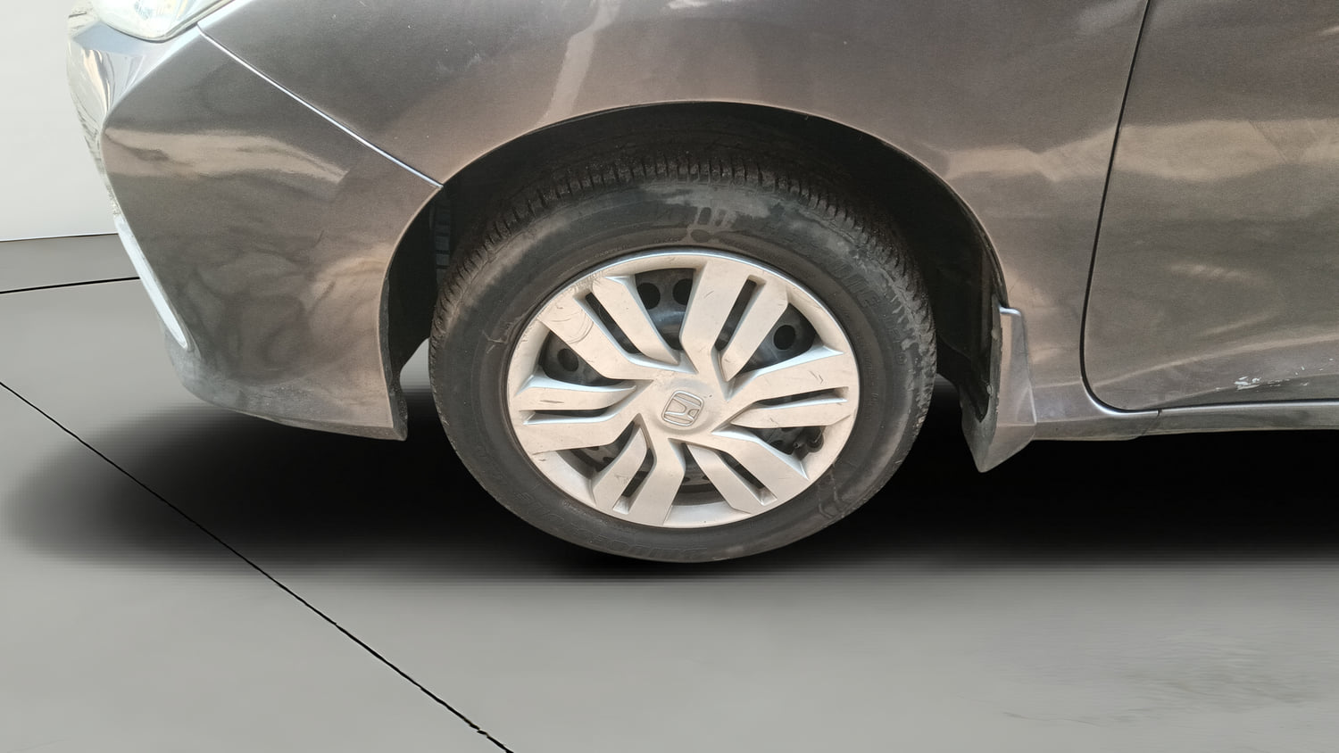 Used 2015 Honda City SV Petrol Manual tyres LEFT FRONT TYRE RIM VIEW