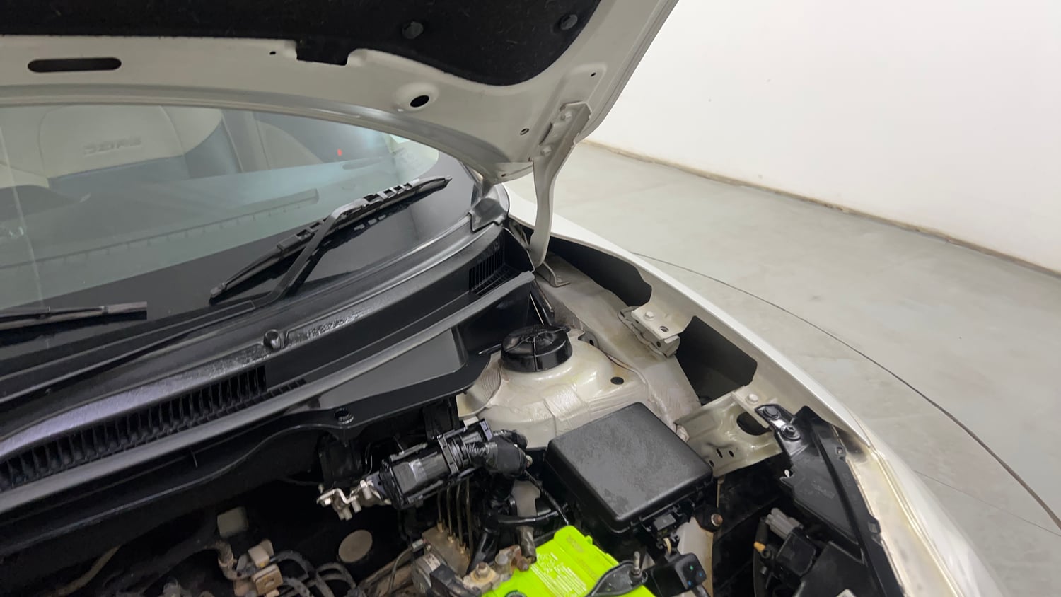 Used 2019 Maruti Suzuki Dzire VXi Petrol Manual engine ENGINE LEFT SIDE HINGE & APRON VIEW