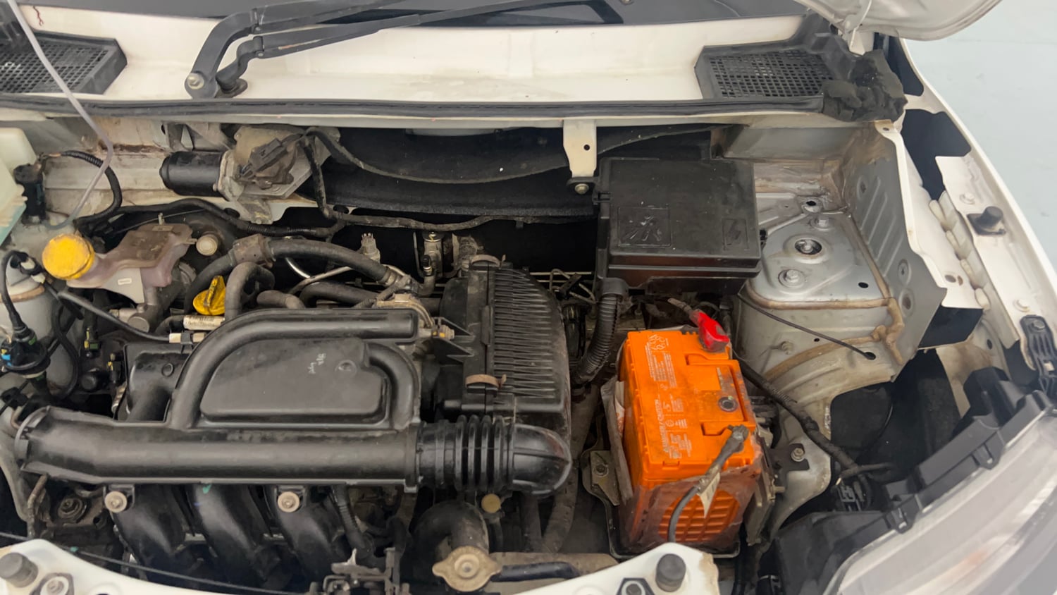 Used 2020 Renault Kwid 1.0 RXT Opt Petrol Manual engine ENGINE LEFT SIDE VIEW