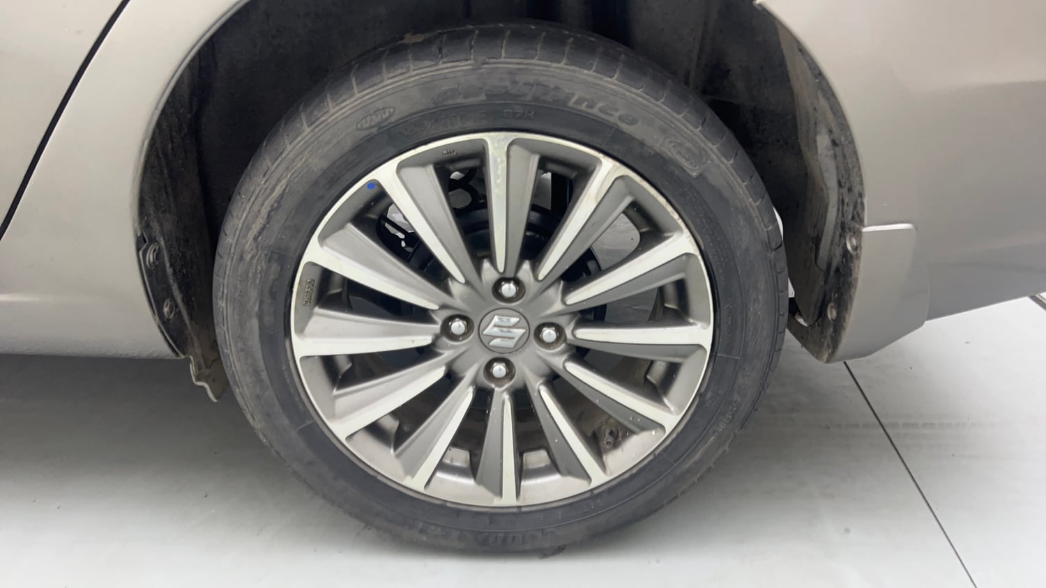Used 2022 Maruti Suzuki Ciaz Alpha 1.5 Petrol Manual tyres LEFT REAR TYRE RIM VIEW