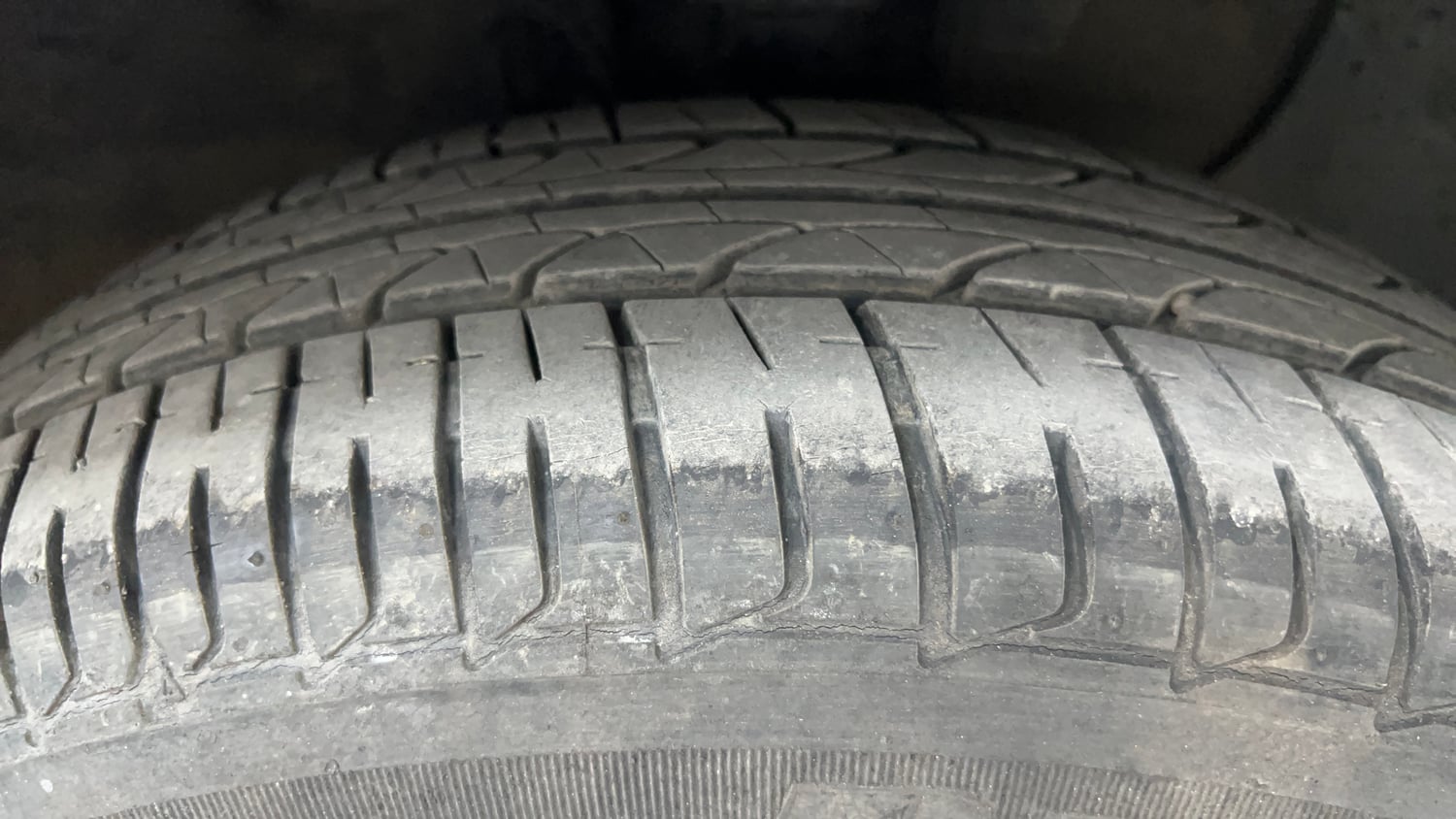 Used 2014 Hyundai Elite i20 Sportz 1.2 Petrol Manual tyres RIGHT FRONT TYRE TREAD VIEW